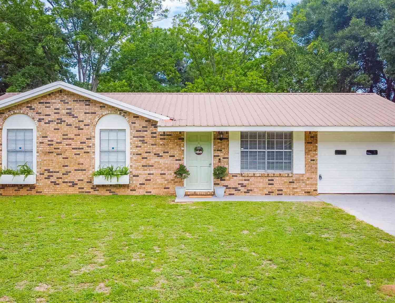 Homes For Sale - 4272 W Avenida De Golf<br/> Santa Rosa County, Pace, FL 32571