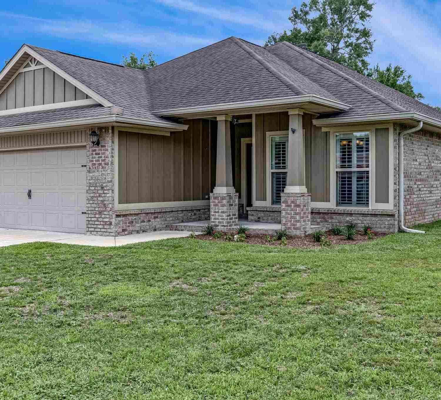 Homes For Sale - 5695 Tucker Cir<br/> Santa Rosa County, Pace, FL 32571