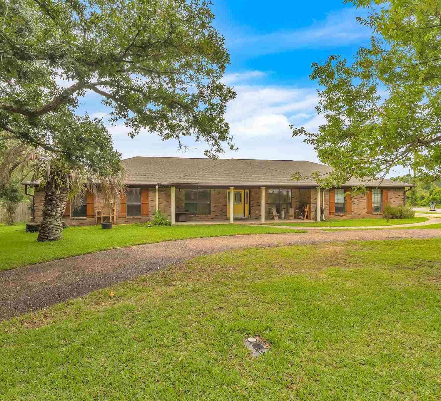 Homes For Sale - 5700 Avenida Marina<br/> Pensacola, FL 32504