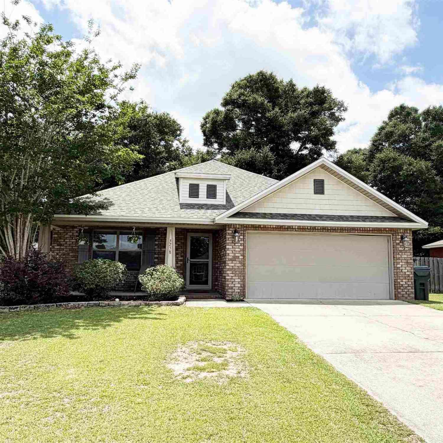 Homes For Sale - 5258 Dalton Cir<br/> Milton, FL 32570