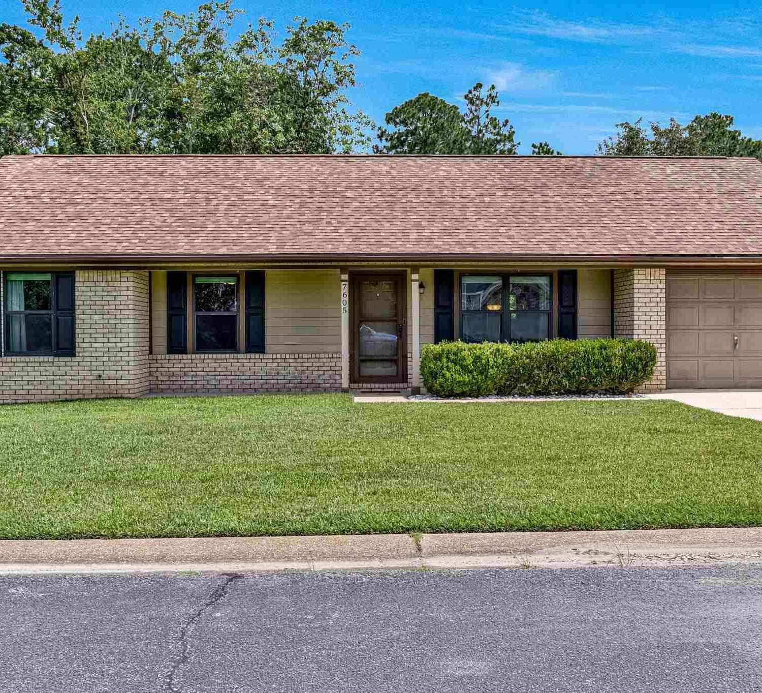 Homes For Sale - 7605 Old Hickory Dr<br/> Pensacola, FL 32507