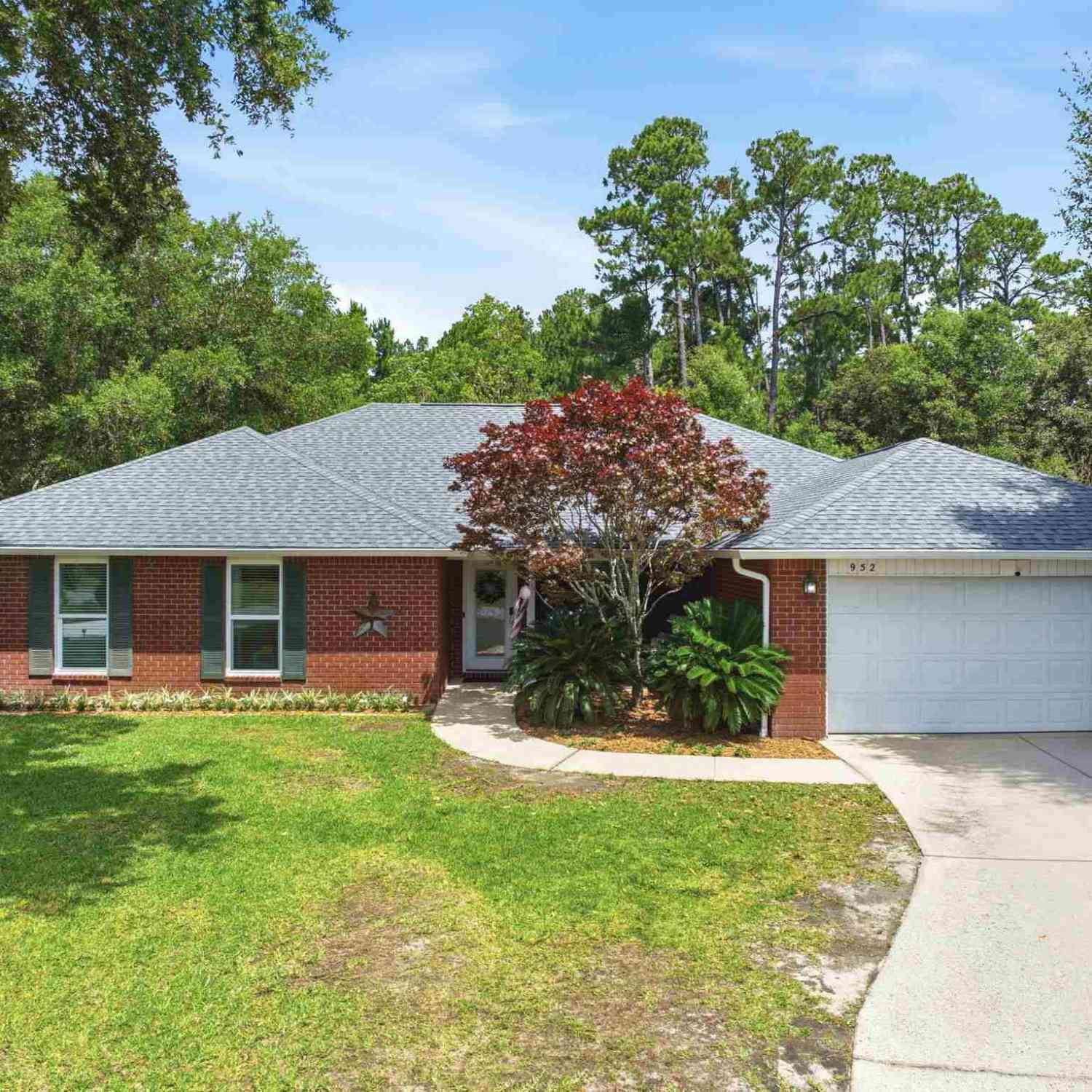 Homes For Sale - 952 Lake Aire Dr<br/> Pensacola, FL 32506