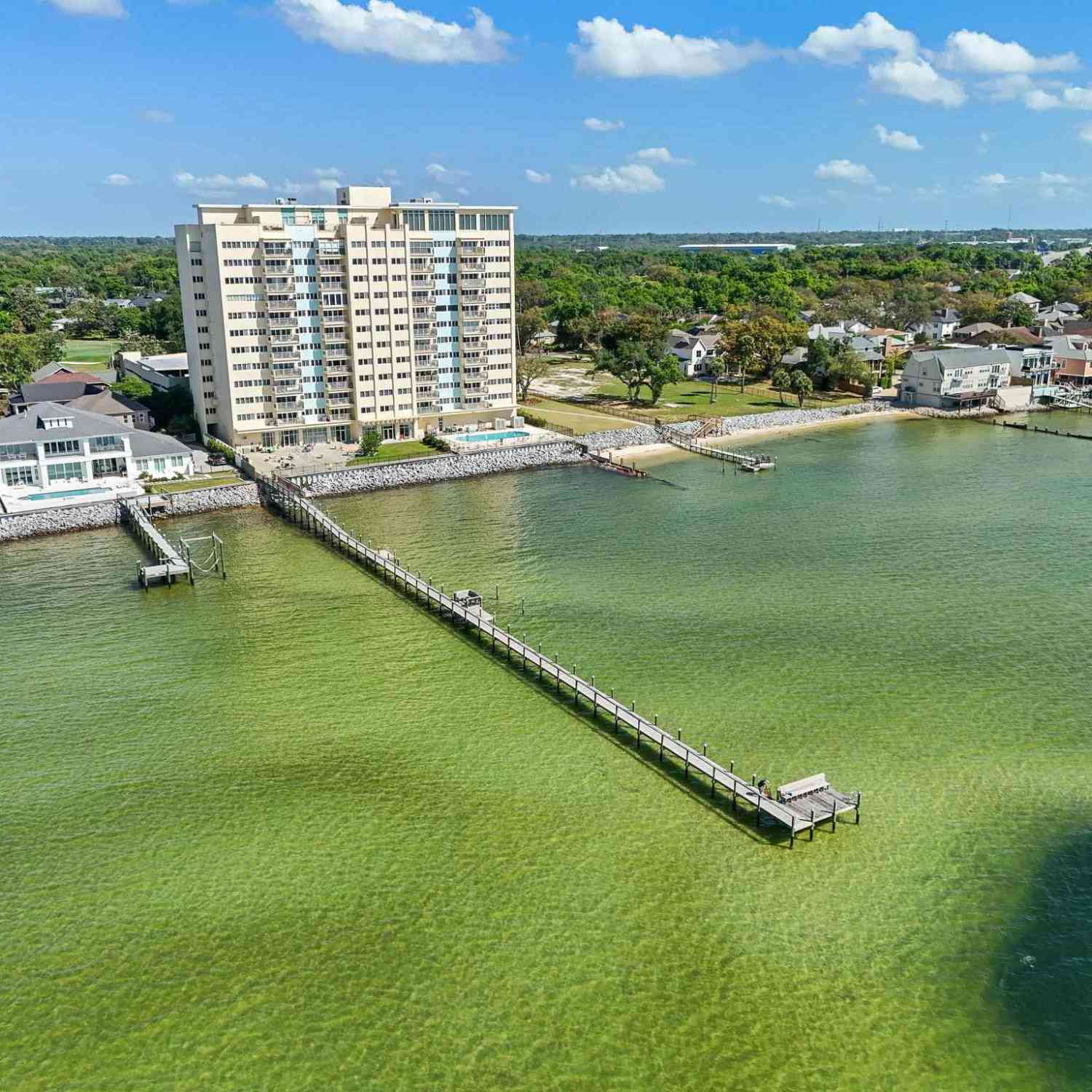 Condo For Rent - 825 Bayshore Dr #605<br/> Pensacola, FL 32507