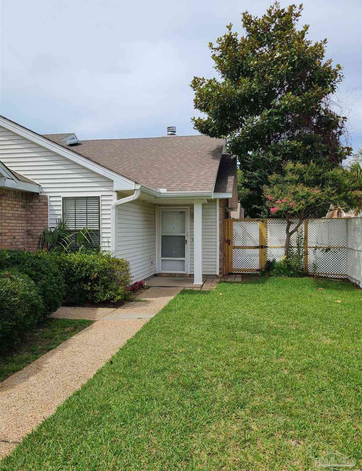 Homes For Rent - 5051 Grande Dr #I-1<br/> Pensacola, FL 32504