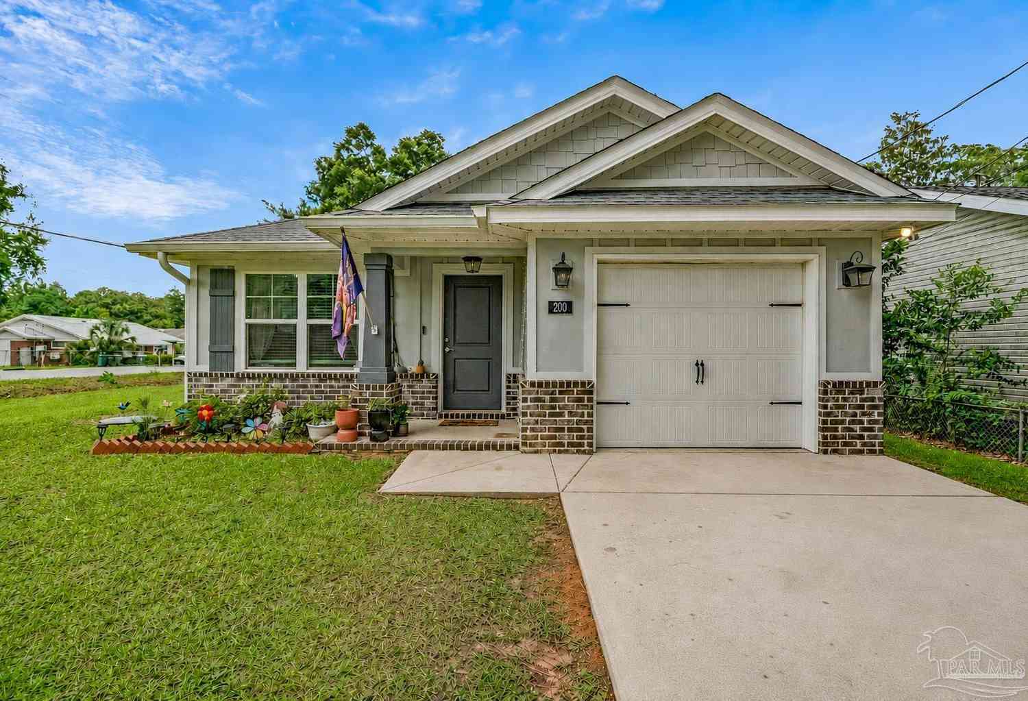 Homes For Sale - 200 S 2nd St<br/> Pensacola, FL 32507