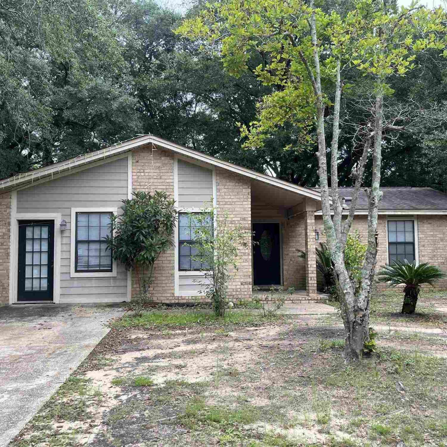 Homes For Sale - 5898 Independence Dr<br/> Milton, FL 32570