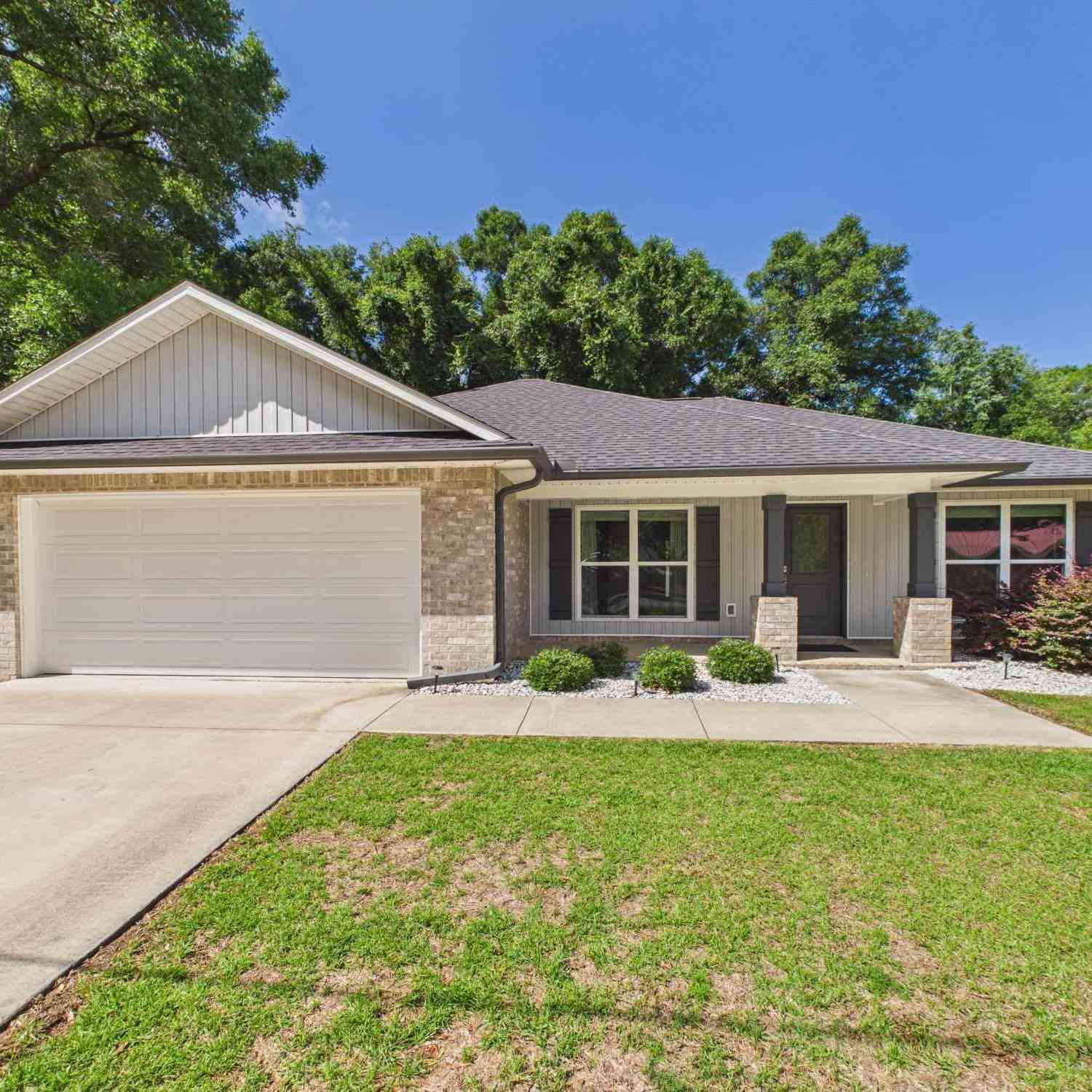Homes For Sale - 6109 W La Rua St<br/> Pensacola, FL 32506