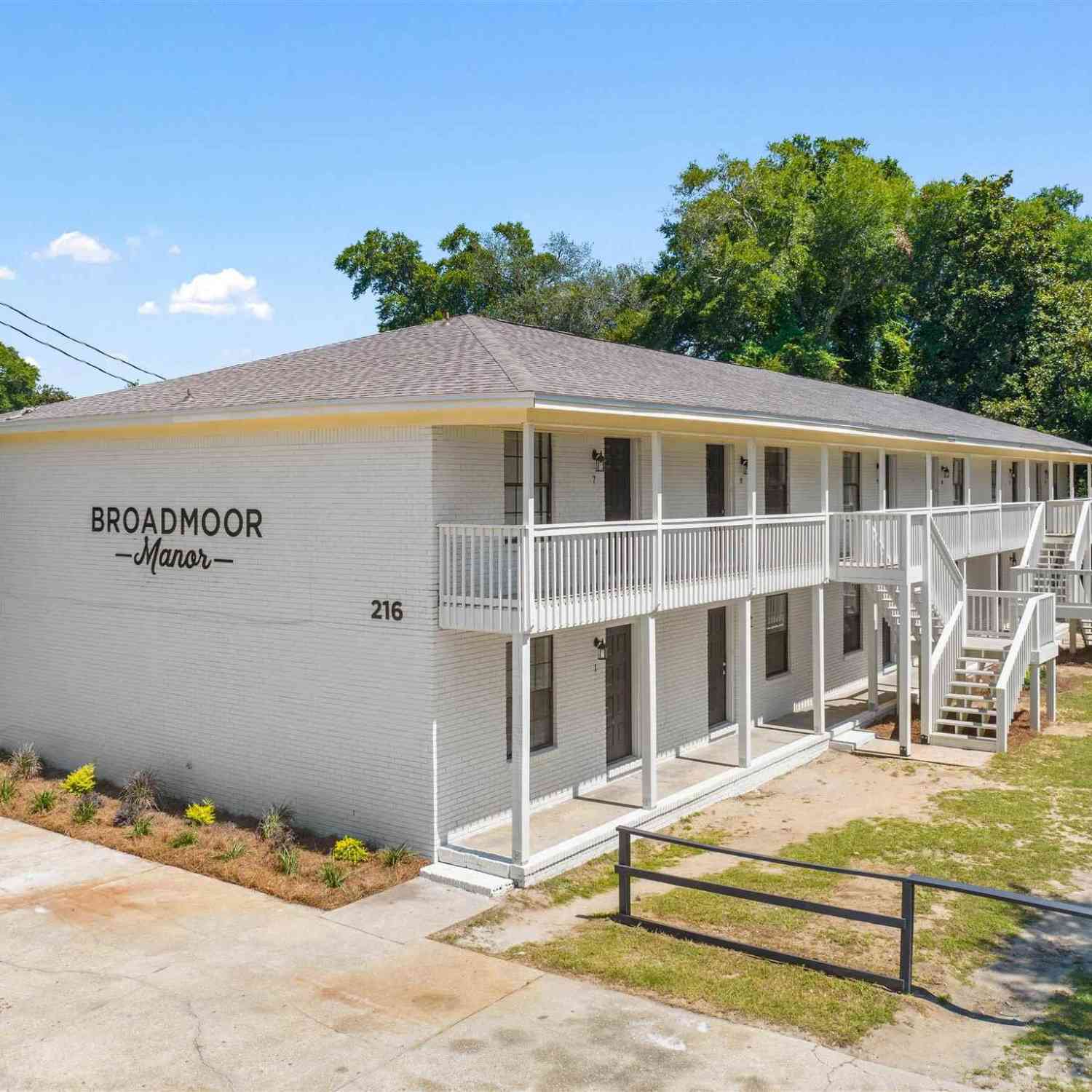 Apartment For Sale - 216 Broadmoor Ln<br/> Pensacola, FL 32507