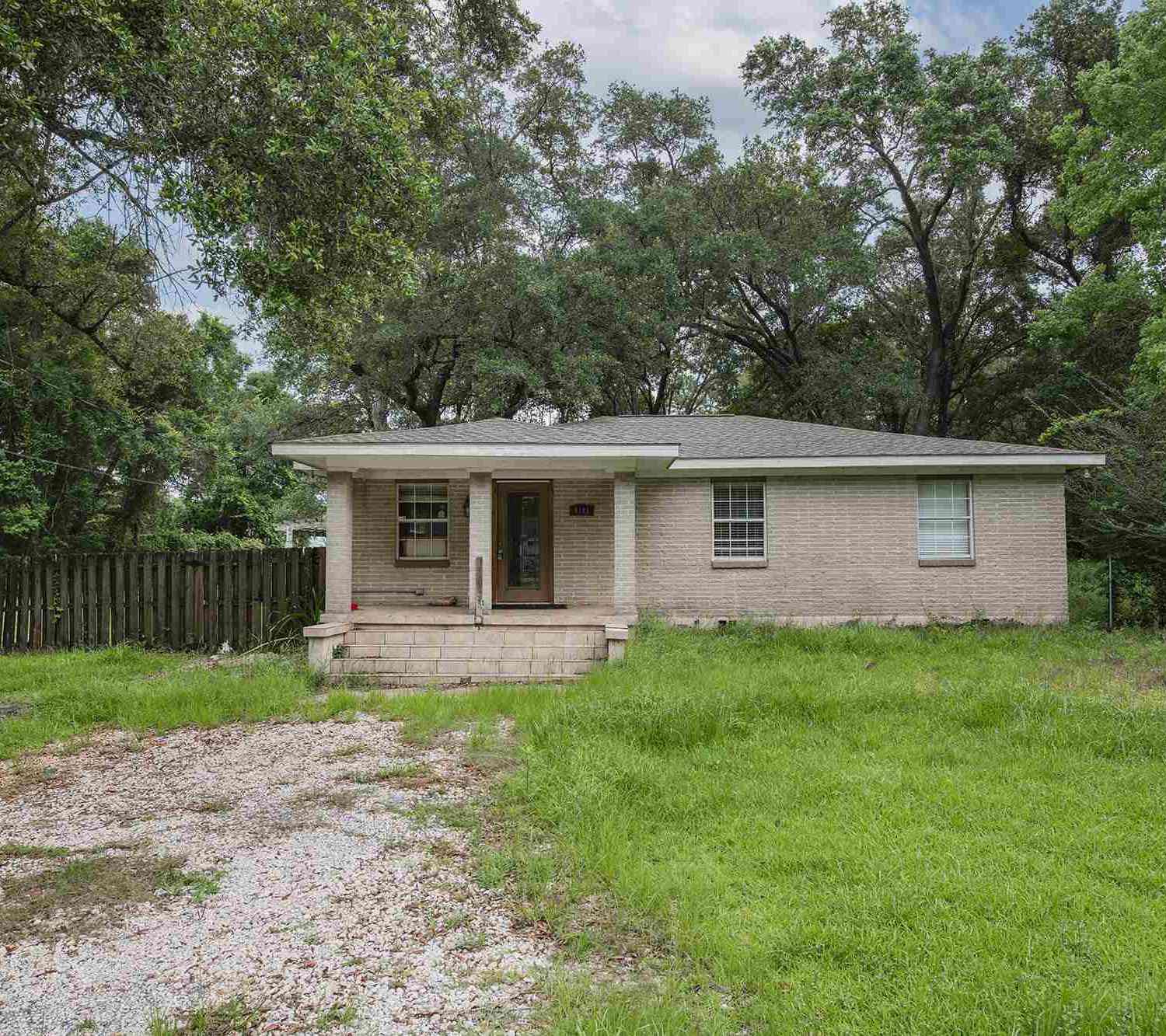 Homes For Sale - 9121 Camberwell Rd<br/> Pensacola, FL 32514
