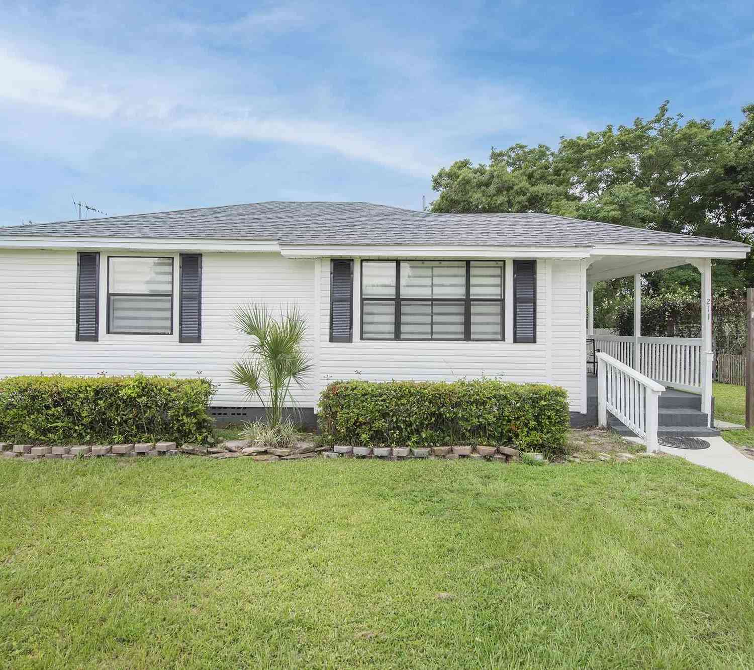 Homes For Sale - 211 Berry Rd<br/> Pensacola, FL 32507