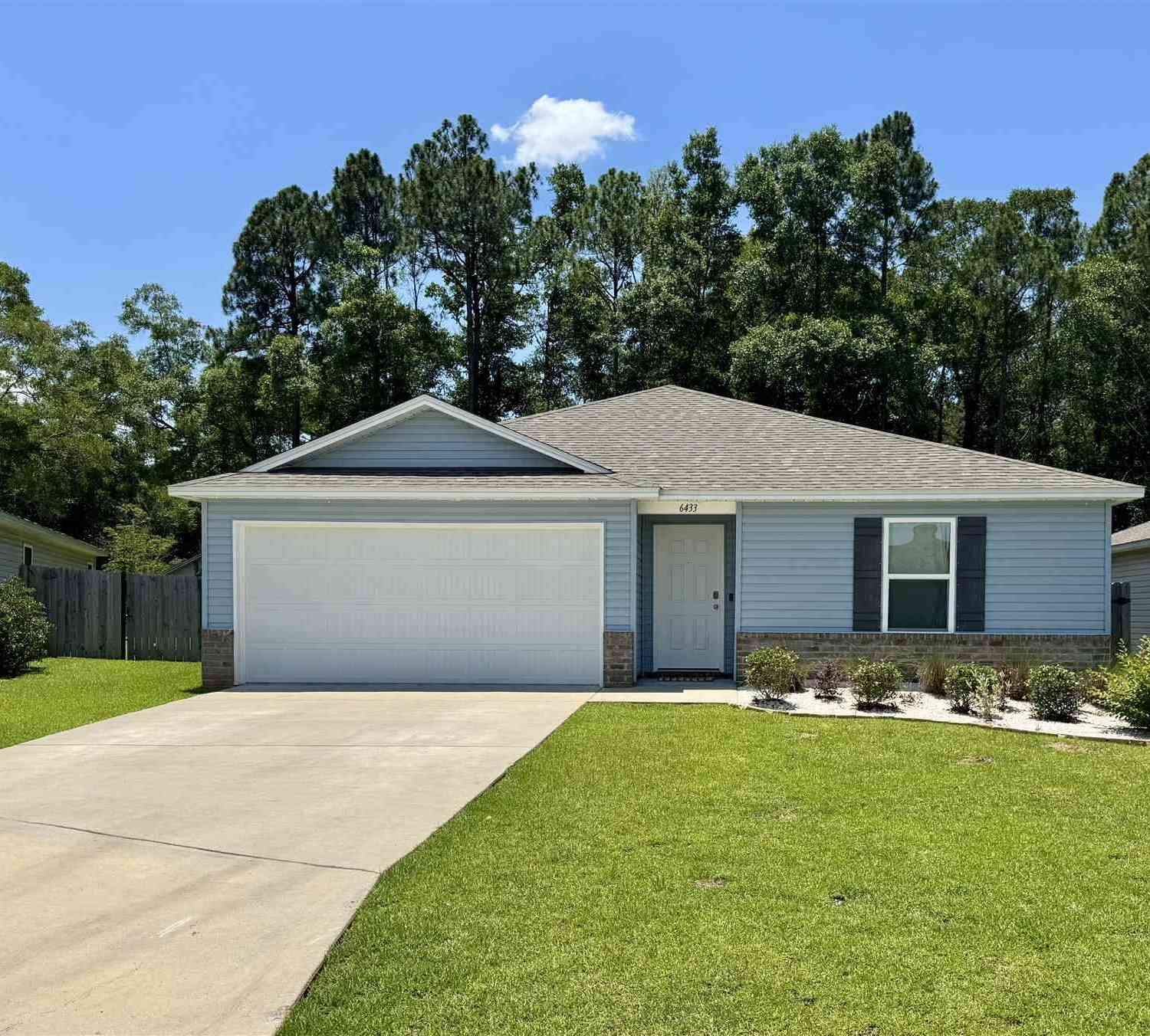 Homes For Sale - 6433 June Bug Dr<br/> Milton, FL 32583