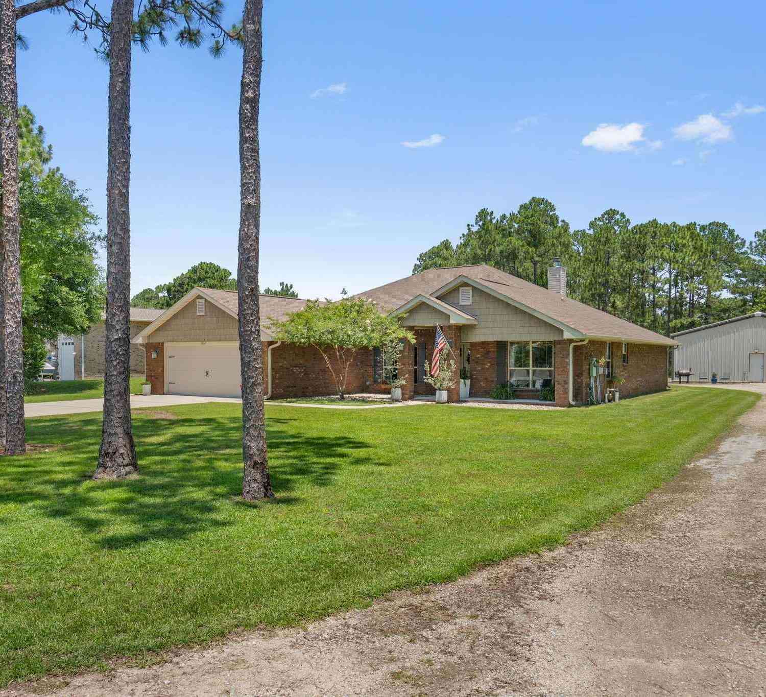 Homes For Sale - 2618 Yellow Pine Rd<br/> Navarre, FL 32566