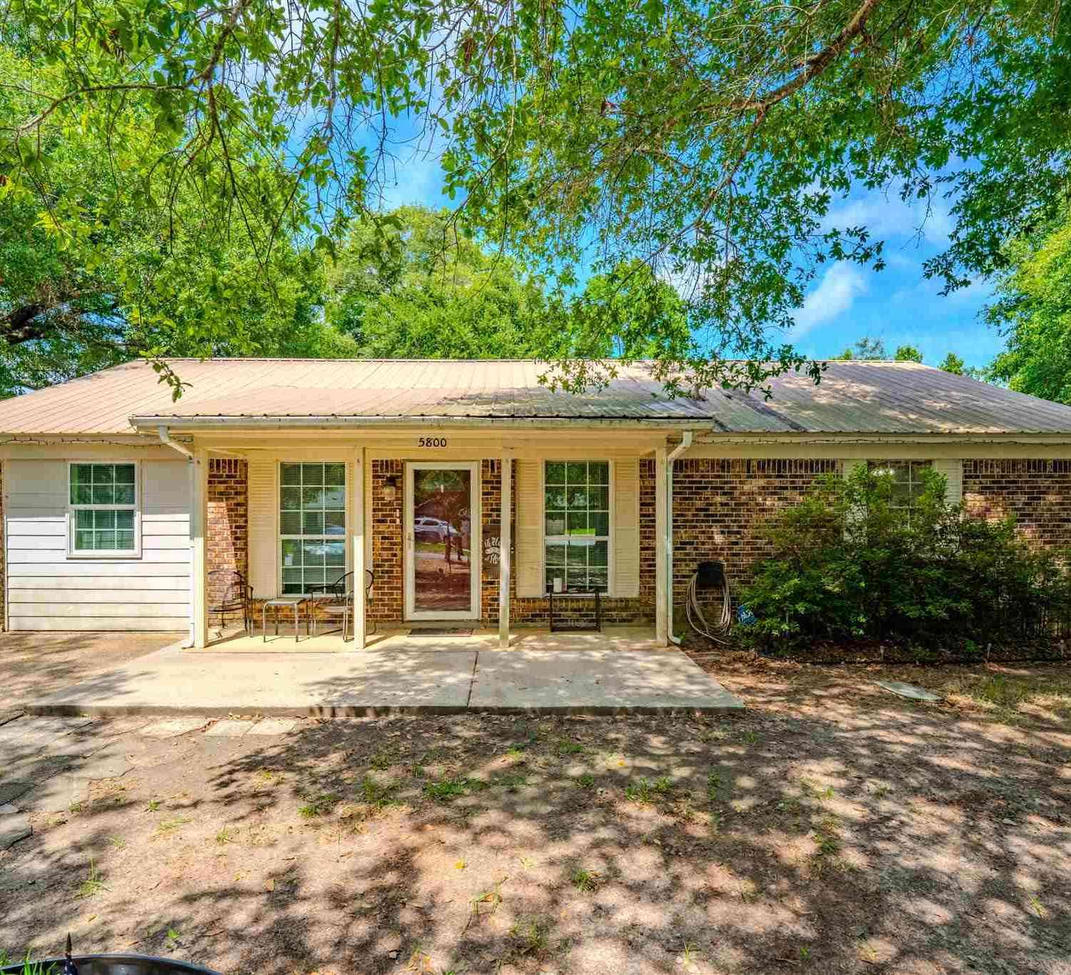 Homes For Sale - 5800 Wickford Ln<br/> Pensacola, FL 32526
