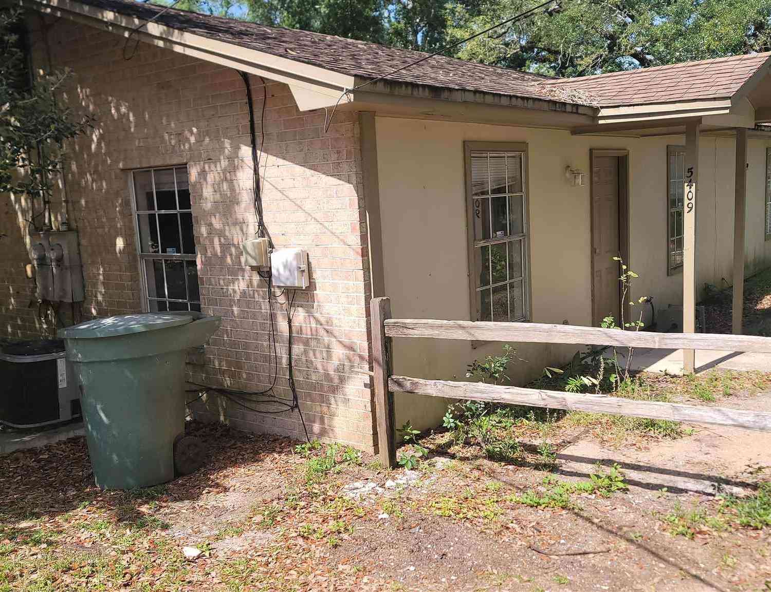 Homes For Rent - 5409 East Shore Dr<br/> Pensacola, FL 32505