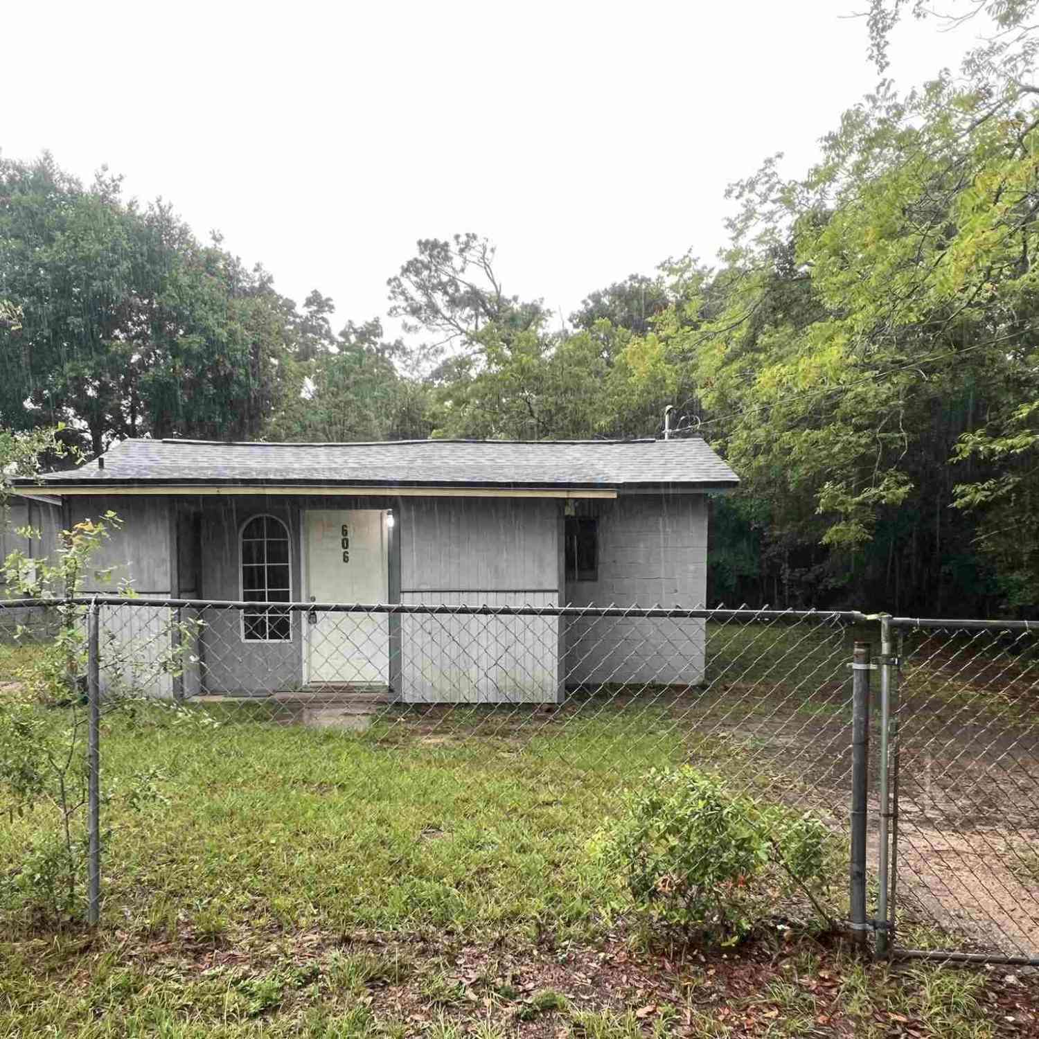 Homes For Rent - 606 Elizabeth St<br/> Pensacola, FL 32507