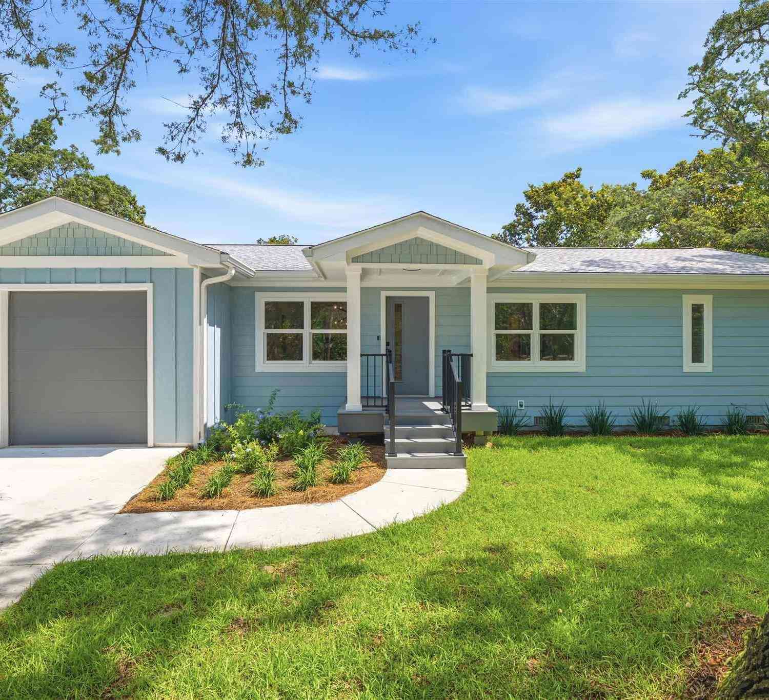 Homes For Sale - 5456 Spruce St<br/> Gulf Breeze, FL 32563