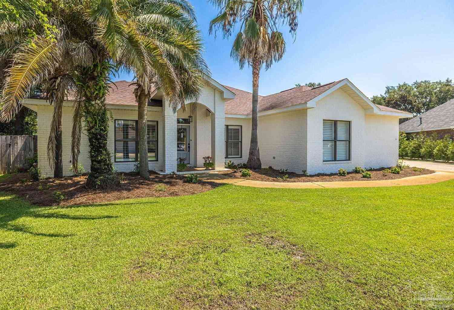 Homes For Sale - 1194 Jaguar Cir<br/> Gulf Breeze, FL 32563