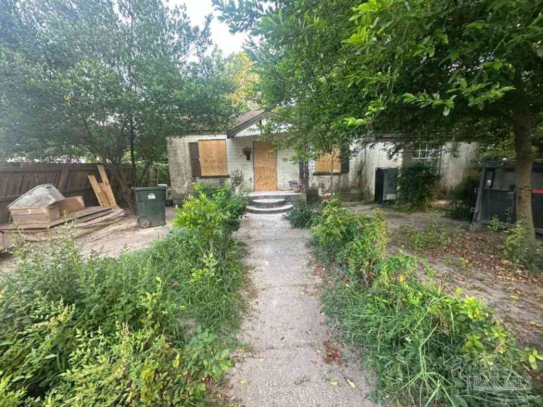 Homes For Sale - 1711 W Lakeview Ave<br/> Pensacola, FL 32501