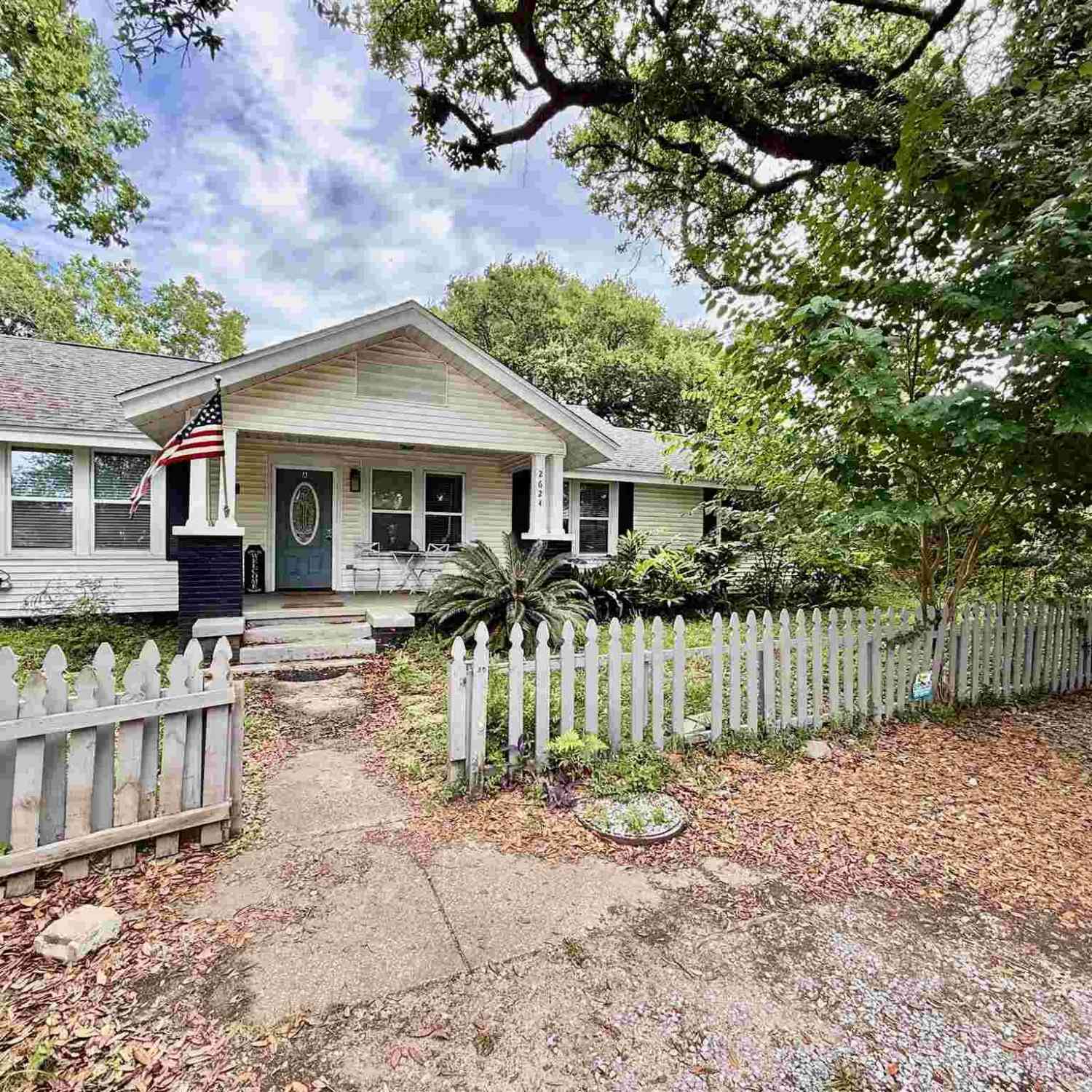 Homes For Rent - 2624 W De Soto St #A<br/> Pensacola, FL 32505