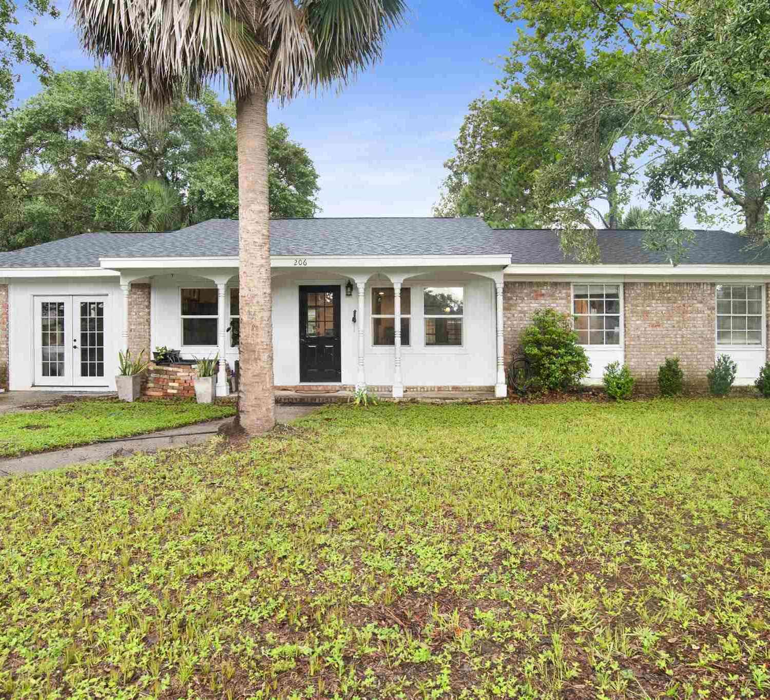 Homes For Sale - 206 Norwich Dr<br/> Gulf Breeze, FL 32561