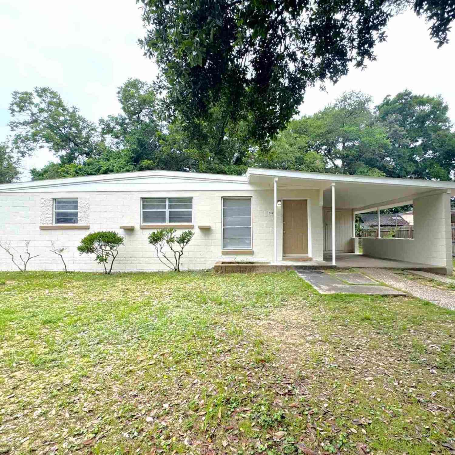 Homes For Sale - 104 W Garfield Dr<br/> Pensacola, FL 32505