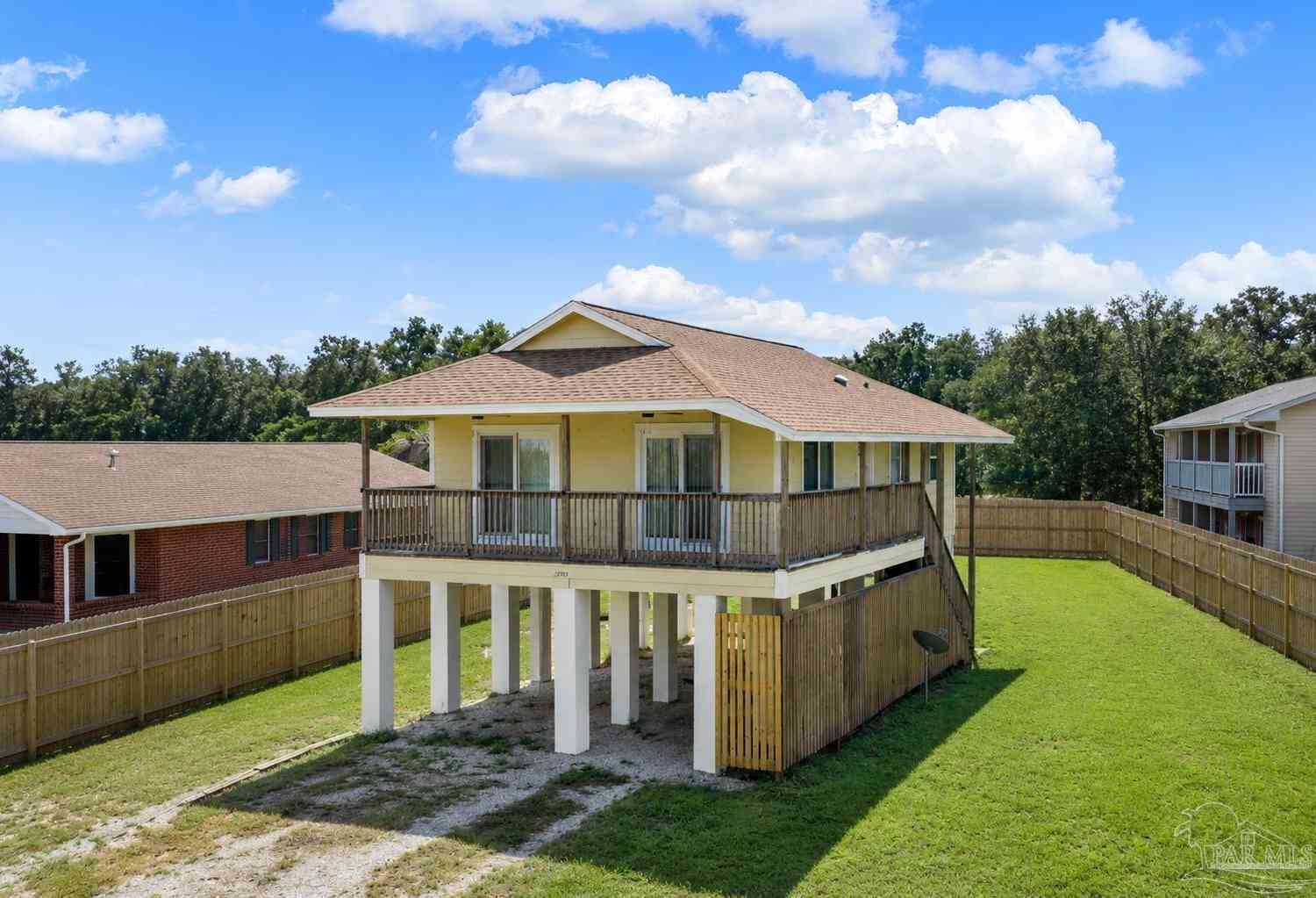 Homes For Sale - 3195 Laurel Dr<br/> Gulf Breeze, FL 32563