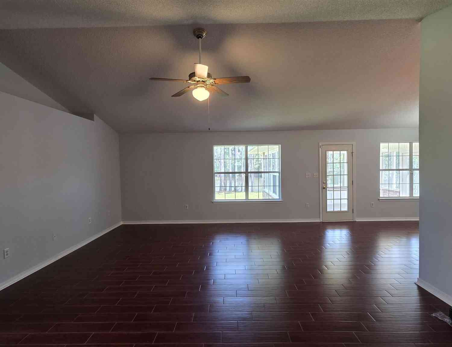 Homes For Sale - 10020 Parker Lake Cir<br/> Navarre, FL 32566