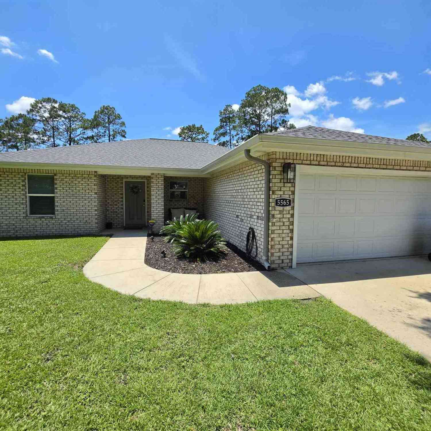 Homes For Rent - 5565 Riviera Dr<br/> Milton, FL 32583