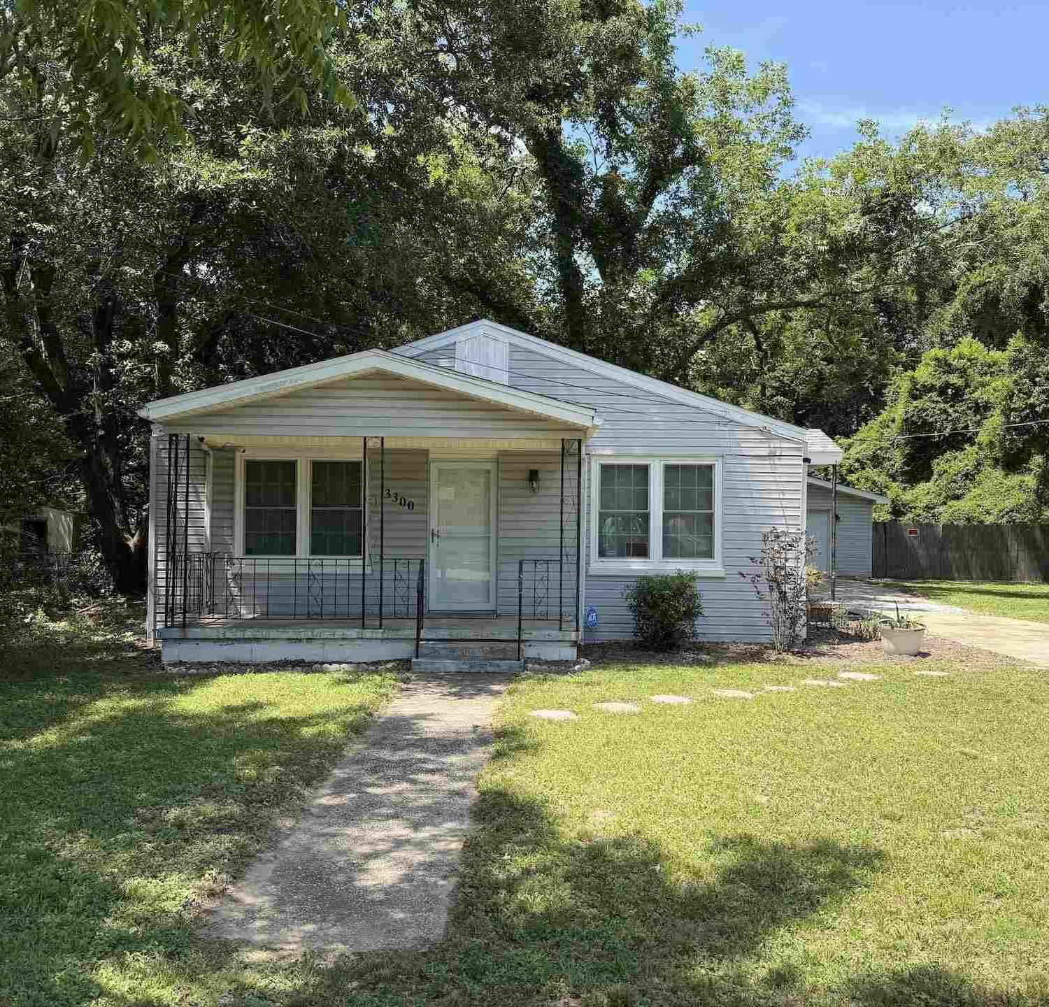 Homes For Sale - 3300 W Lee St<br/> Pensacola, FL 32505