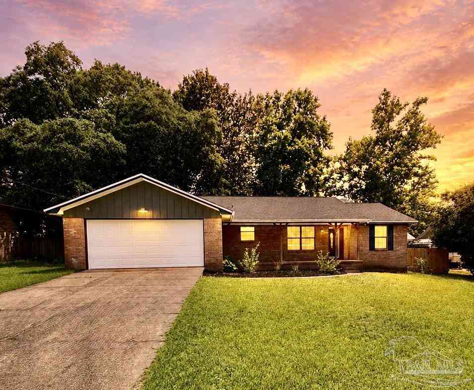 Homes For Sale - 121 Campbell Ave<br/> Crestview, FL 32536