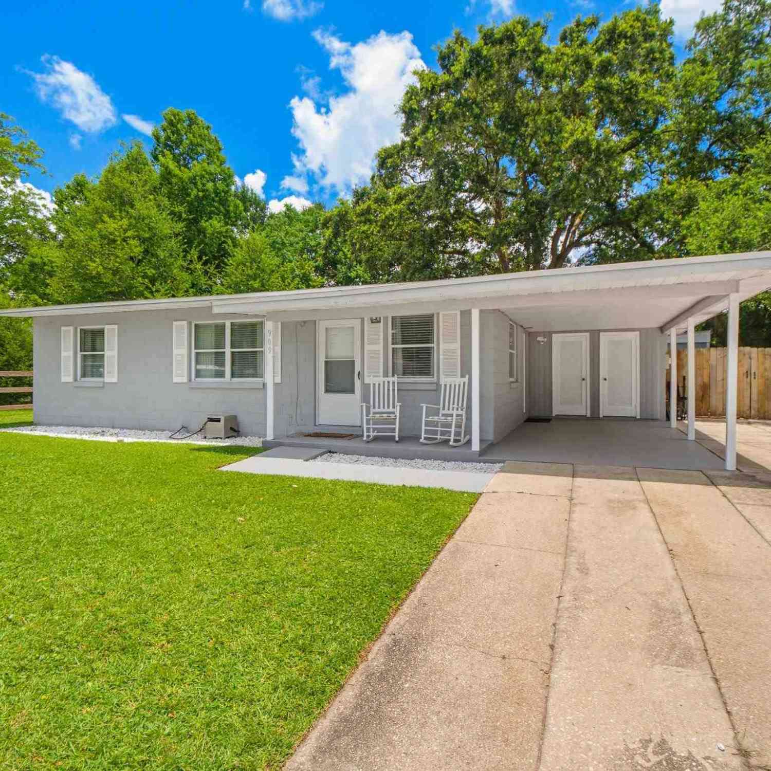 Homes For Sale - 909 Clearview Ave<br/> Pensacola, FL 32505