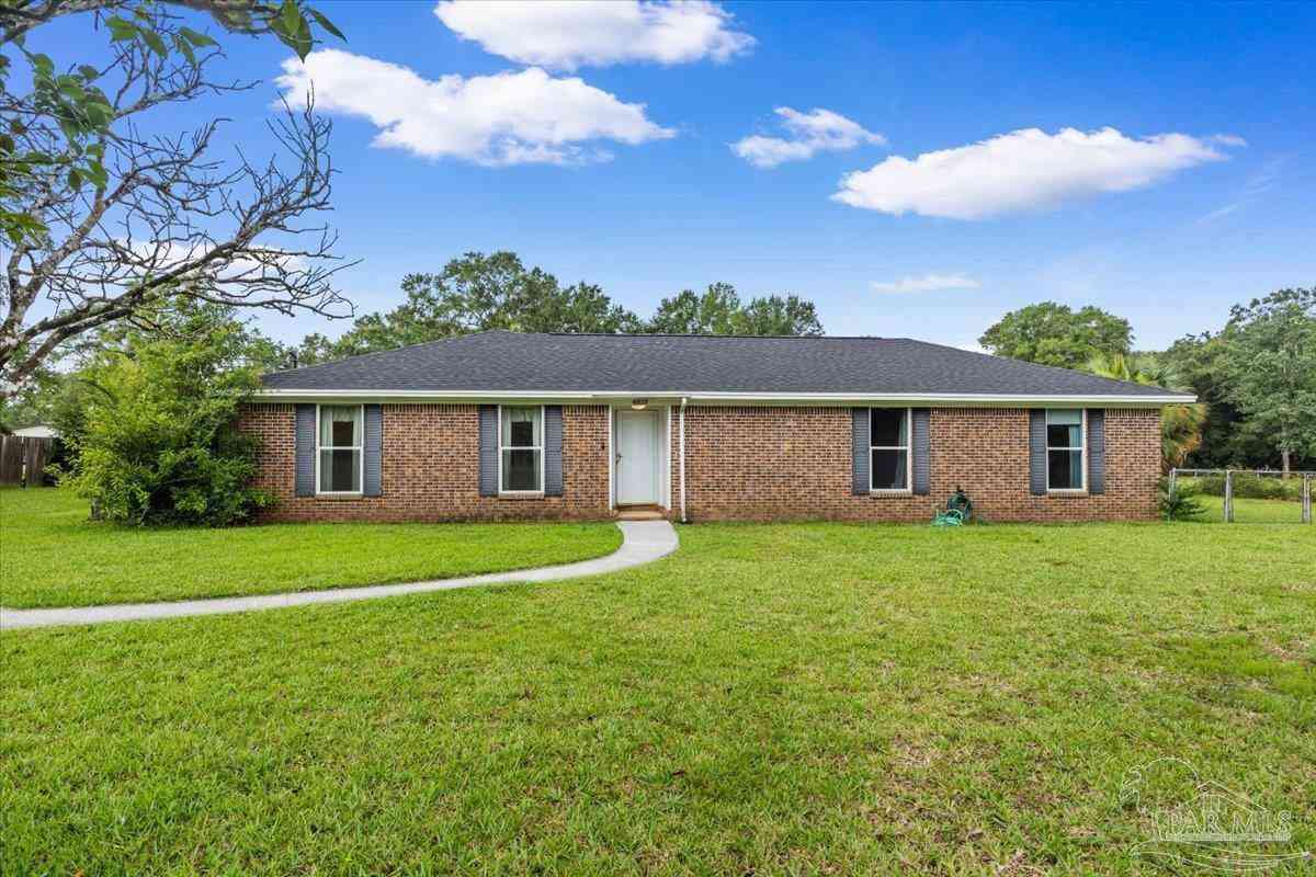 Homes For Sale - 4819 Landmark Ln<br/> Santa Rosa County, Pace, FL 32571