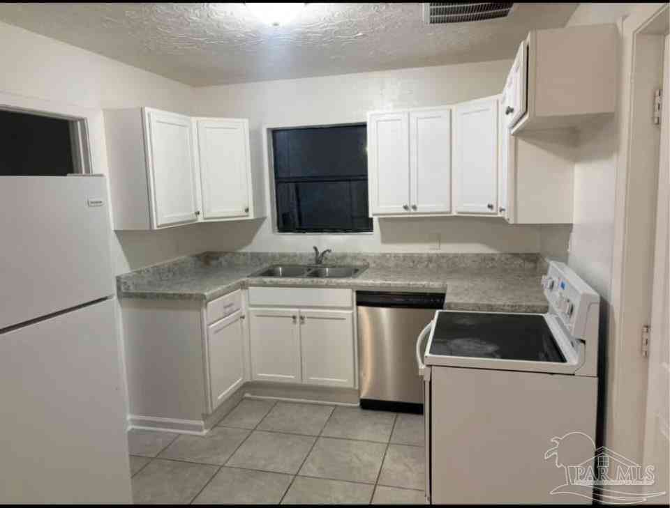Homes For Rent - 4500 Montclair Rd<br/> Pensacola, FL 32505