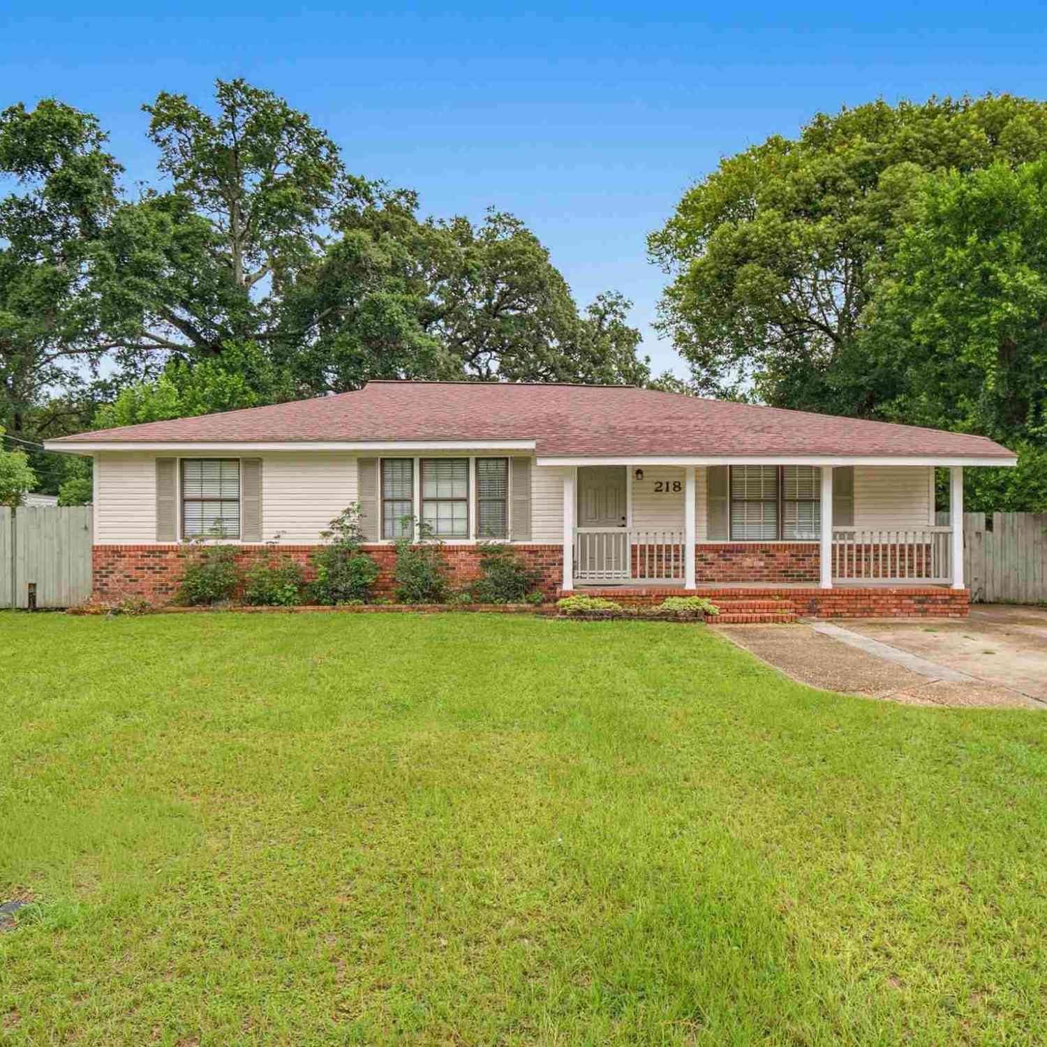 Homes For Sale - 218 Betty Rd<br/> Pensacola, FL 32507