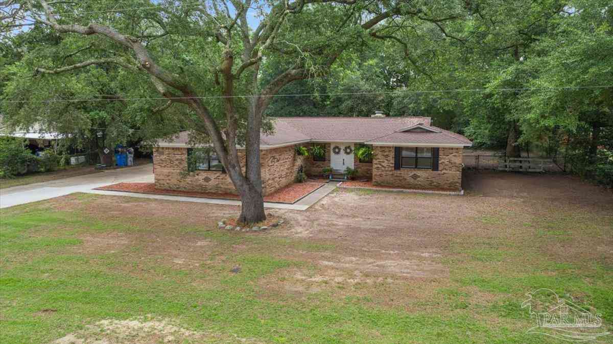 Homes For Sale - 6020 Oakwood Dr<br/> Milton, FL 32570
