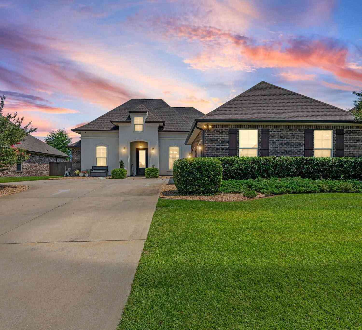 Homes For Sale - 1525 Sabal Palm Dr<br/> Gulf Breeze, FL 32563