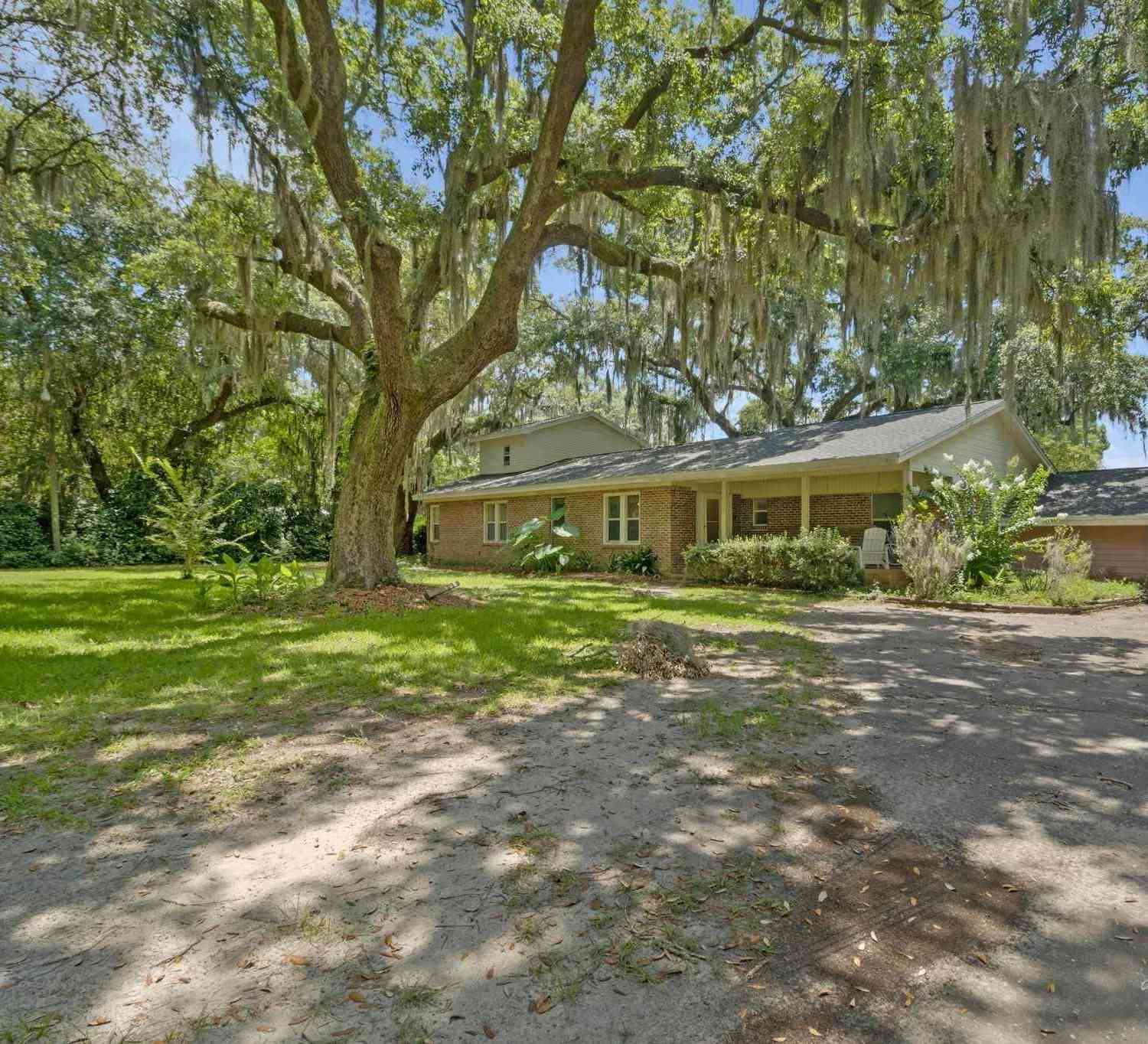 Homes For Sale - 7079 Oak St<br/> Milton, FL 32583