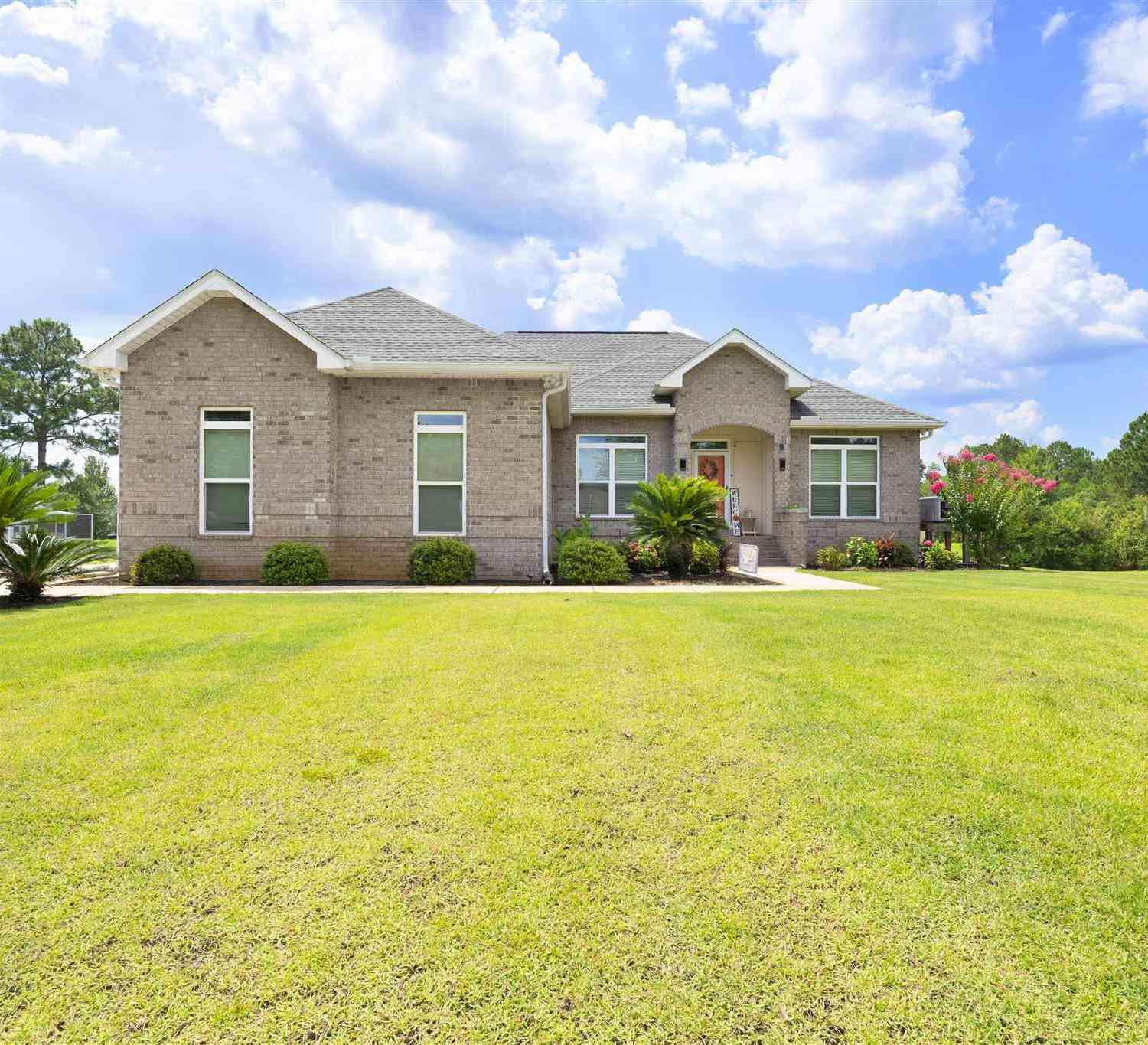 Homes For Sale - 4372 Casa Grande Ct<br/> Milton, FL 32583