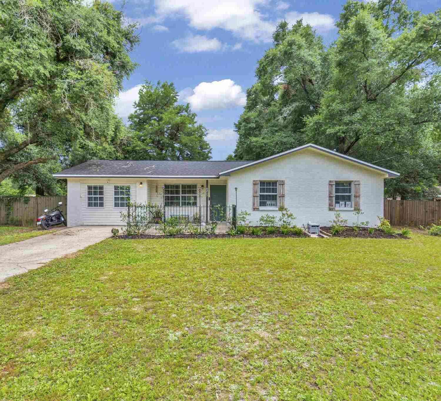 Homes For Sale - 6215 Glenwood Dr<br/> Santa Rosa County, Milton, FL 32583