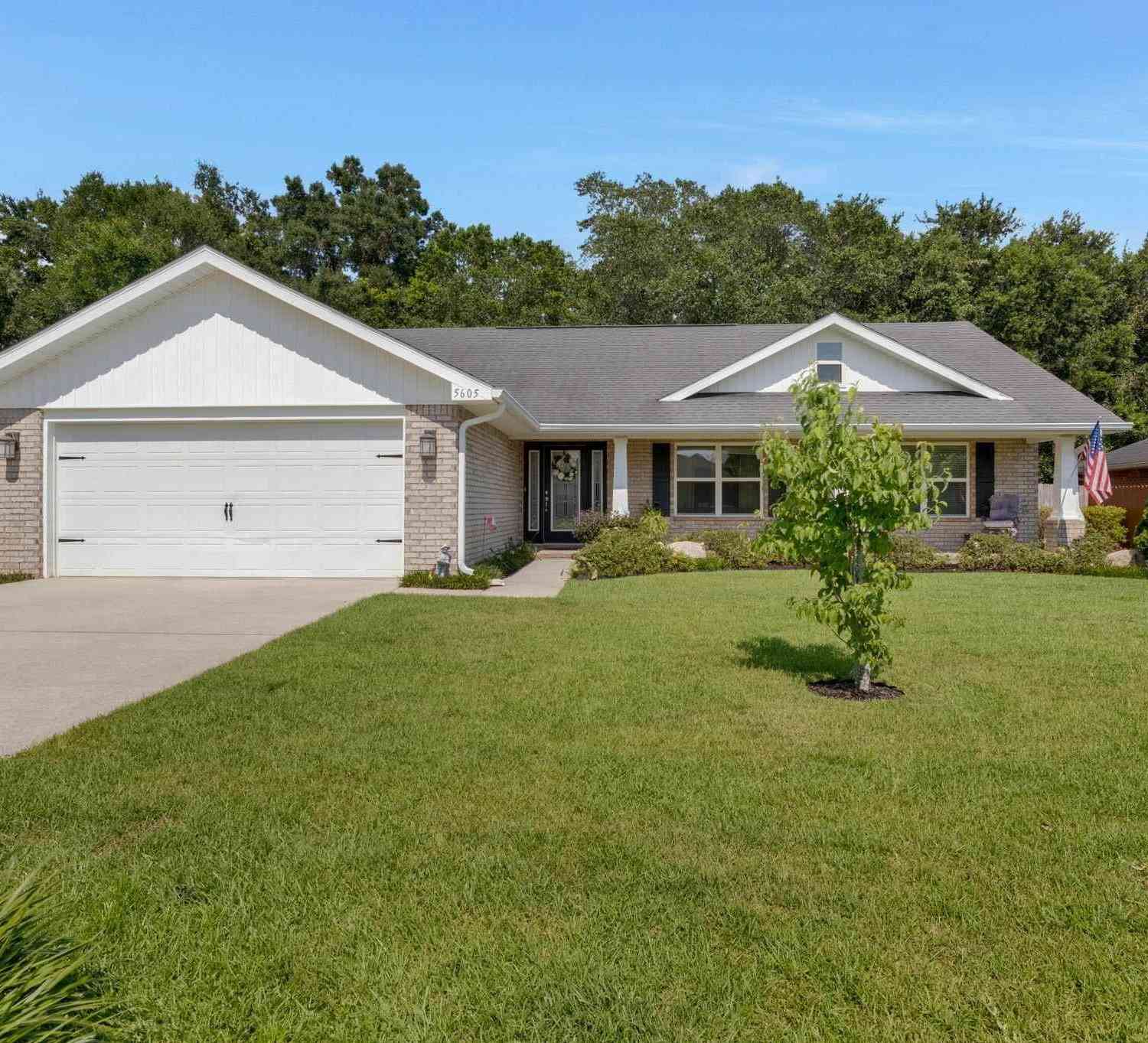 Homes For Sale - 5605 Tucker Cir<br/> Santa Rosa County, Pace, FL 32571