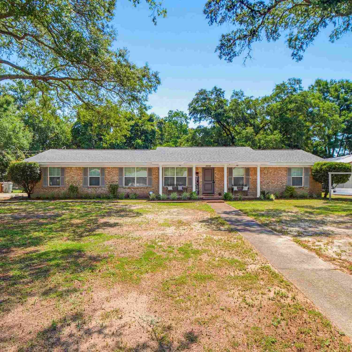 Homes For Sale - 5692 Pine Ridge Dr<br/> Milton, FL 32570