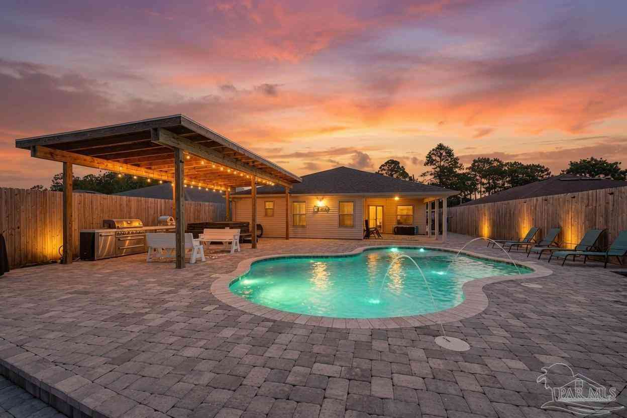 Homes For Sale - 8193 Sierra St<br/> Navarre, FL 32566