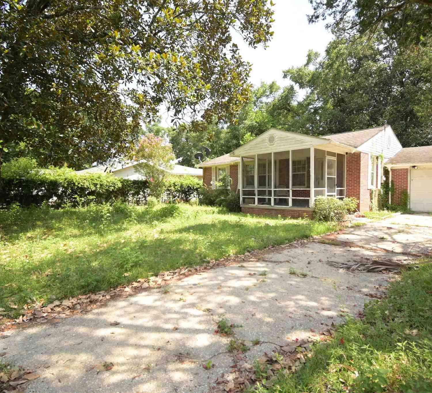 Homes For Sale - 9 Rue Max<br/> Pensacola, FL 32507
