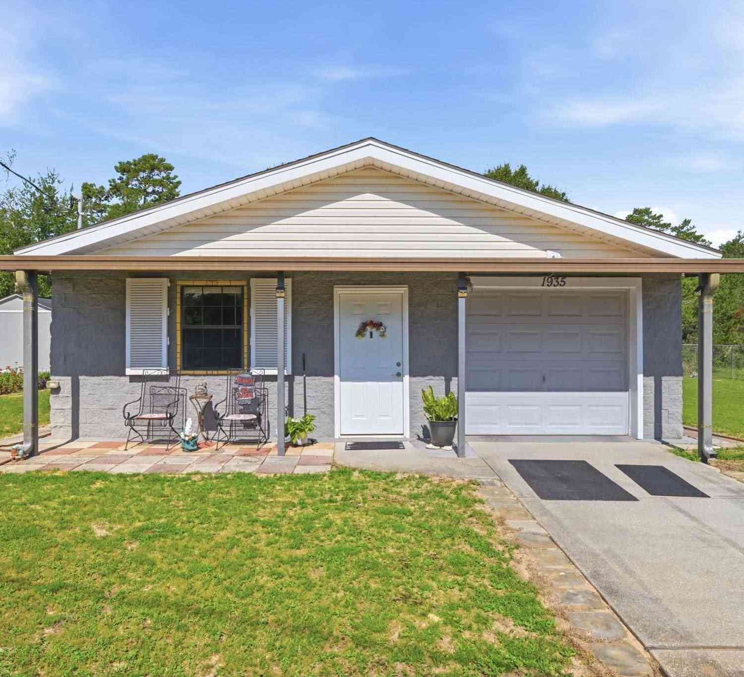 Homes For Sale - 1935 America Ave<br/> Gulf Breeze, FL 32563