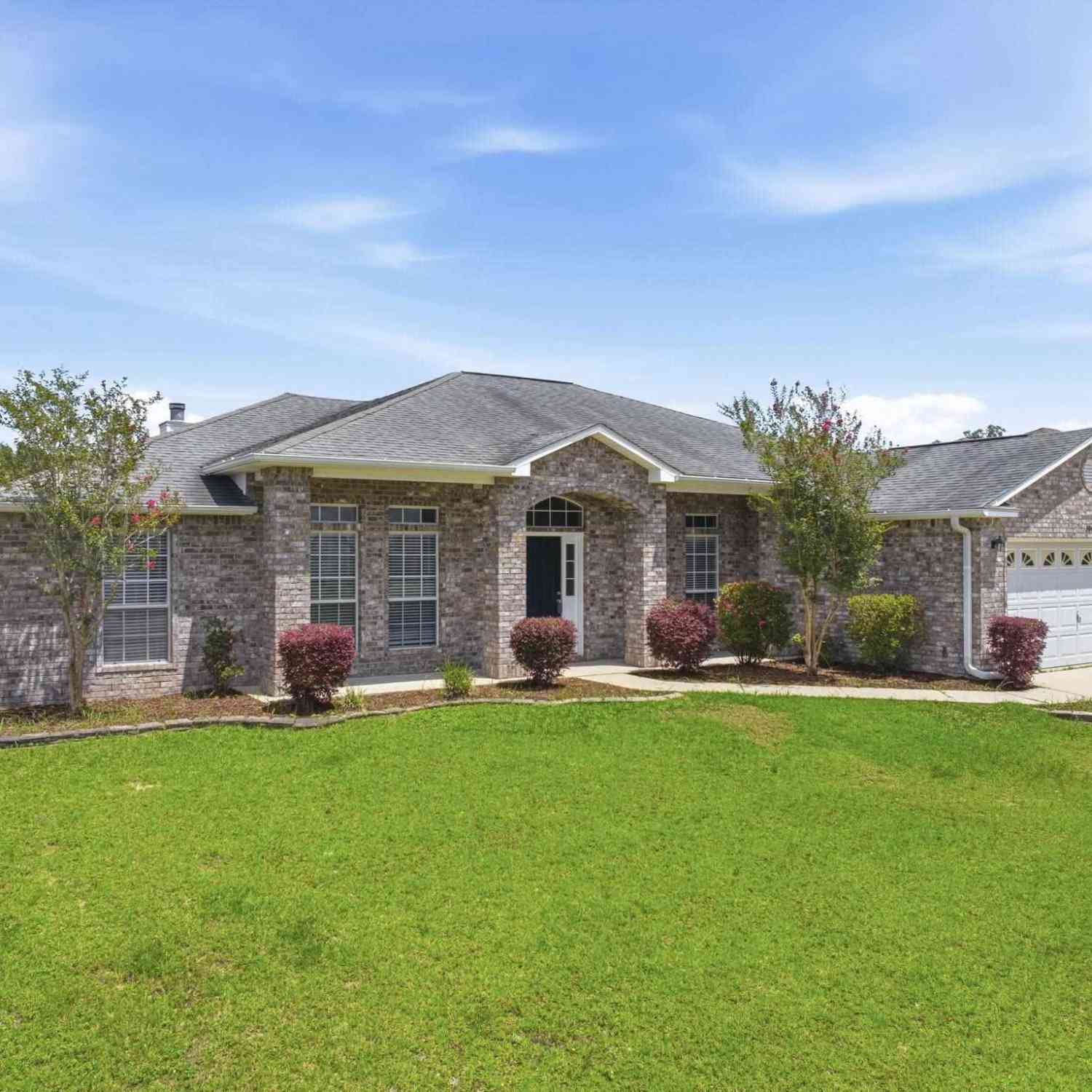 Homes For Sale - 7043 Season Dr<br/> Milton, FL 32570