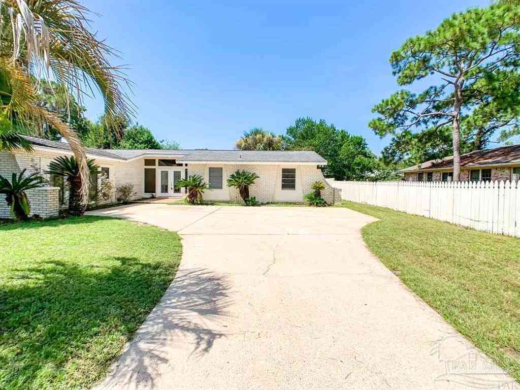 Homes For Sale - 7975 La Nain Dr<br/> Pensacola, FL 32514