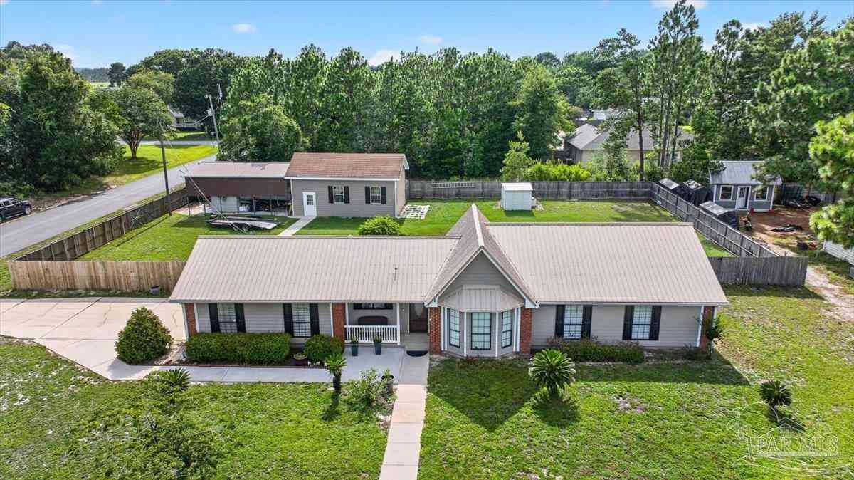 Homes For Sale - 2445 Elkhart Dr<br/> Navarre, FL 32566