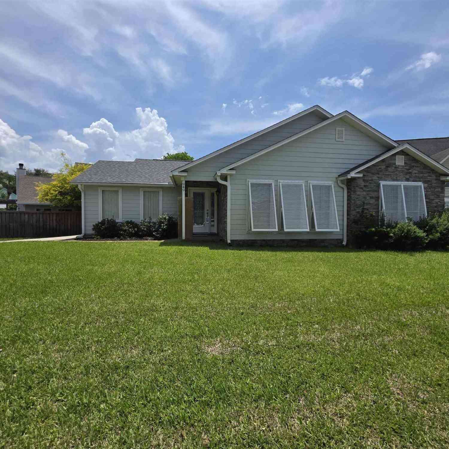 Homes For Rent - 949 Osprey Ct<br/> Pensacola, FL 32507