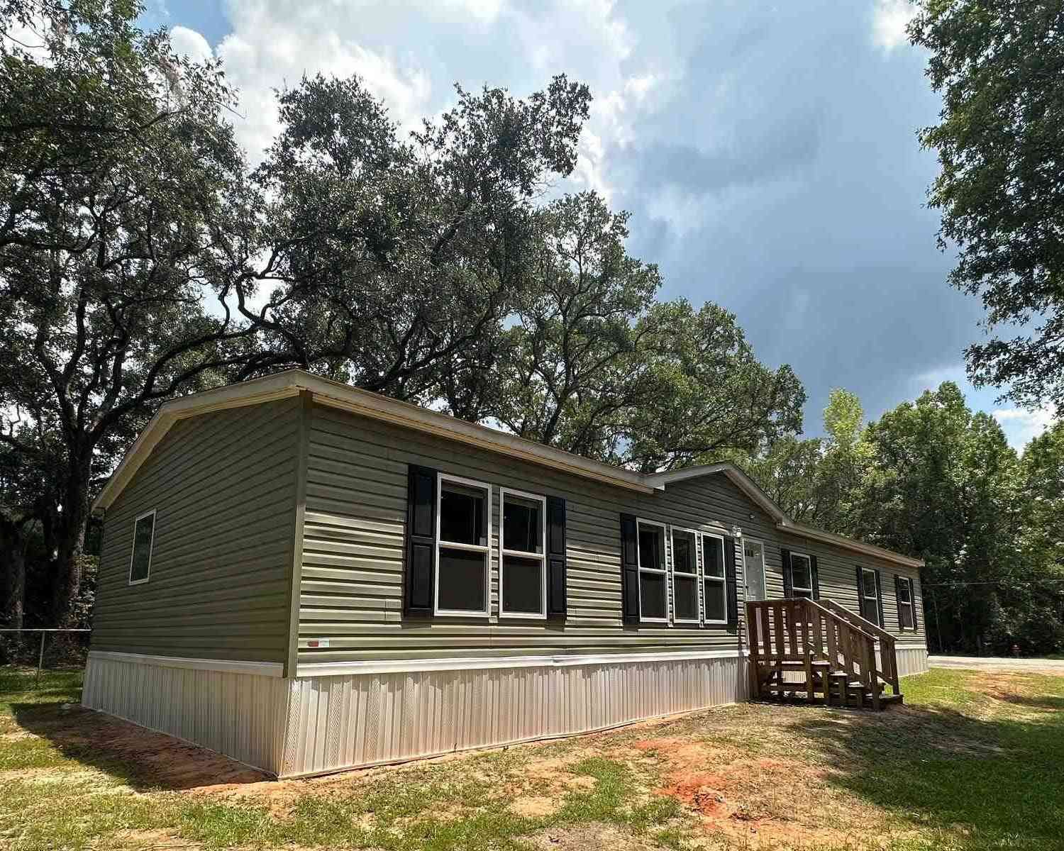 Homes For Sale - 5337 Old Oak Rd<br/> Milton, FL 32583