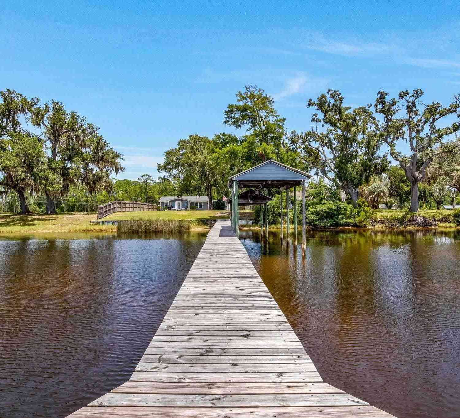 Homes For Sale - 7631 Petersen Pt Rd<br/> Milton, FL 32583